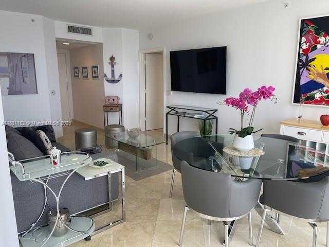 Small Image of 4779 COLLINS AVE #706, Miami Beach Number 2