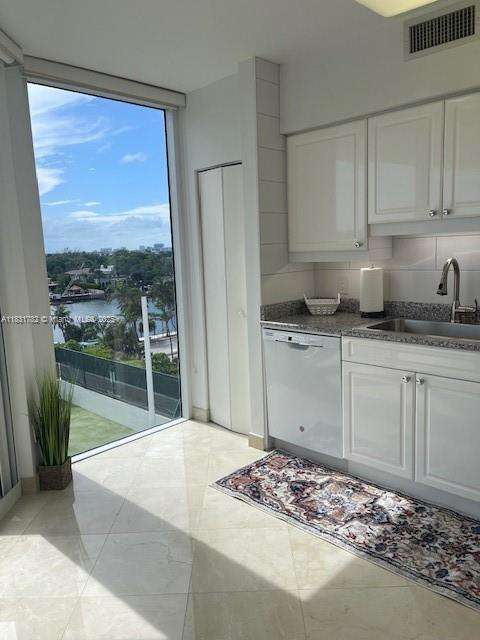 Small Image of 4779 COLLINS AVE #706, Miami Beach Number 7