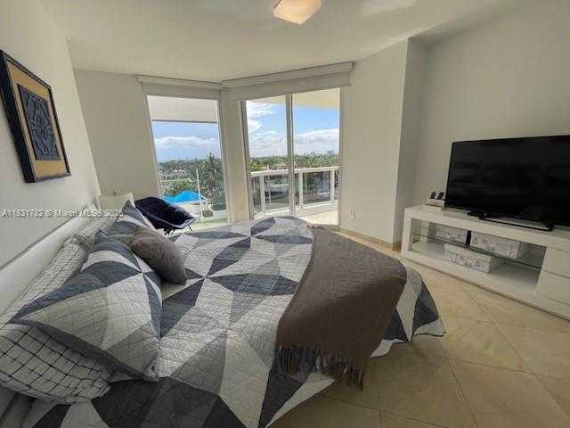 Small Image of 4779 COLLINS AVE #706, Miami Beach Number 9