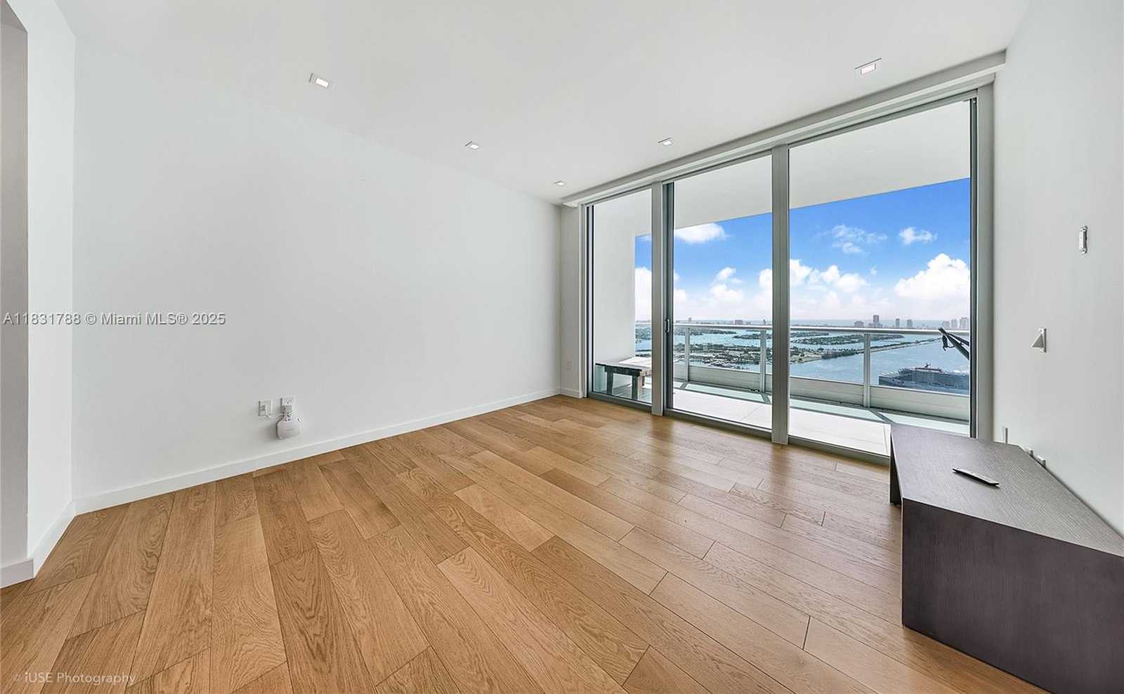 Small Image of 900 BISCAYNE BLVD #5004, Miami Number 7