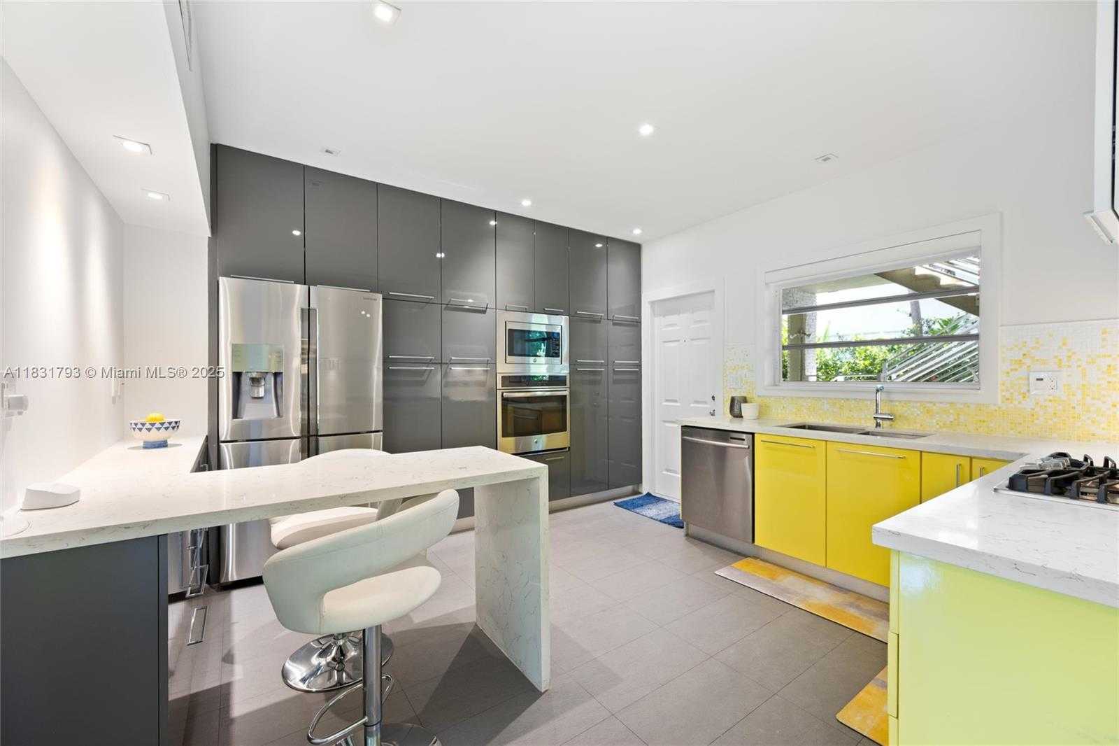 Small Image of 1101 98TH ST #1, Bay Harbor Islands Number 3