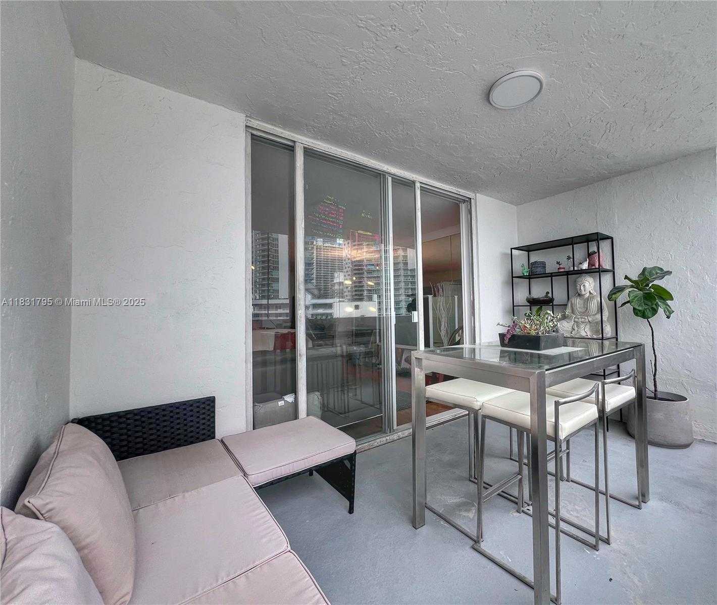 Small Image of 1420 BRICKELL BAY DR #PH4B, Miami Number 18