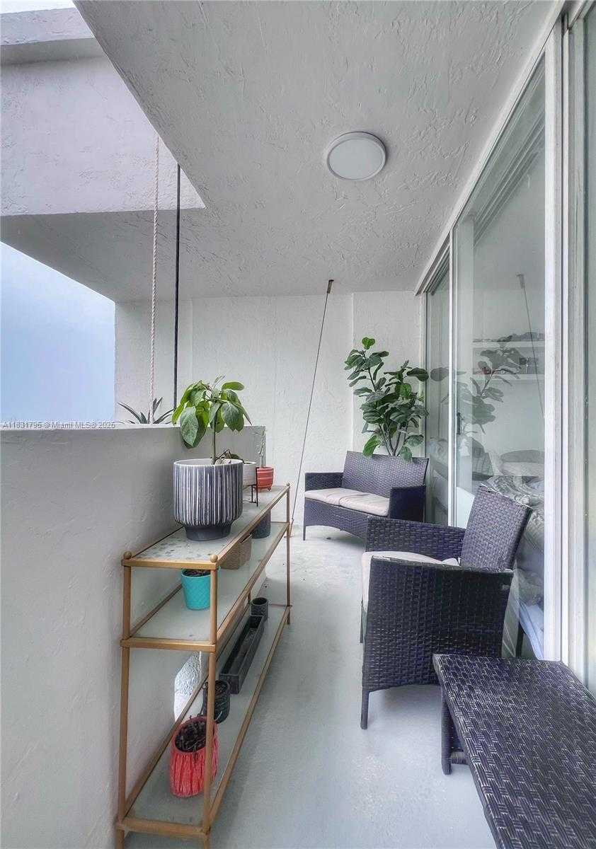 Small Image of 1420 BRICKELL BAY DR #PH4B, Miami Number 19