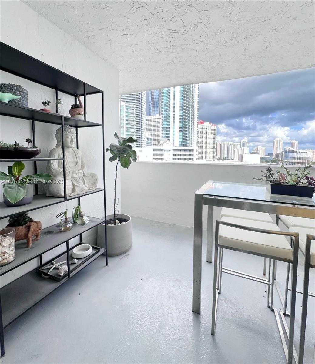 Small Image of 1420 BRICKELL BAY DR #PH4B, Miami Number 21
