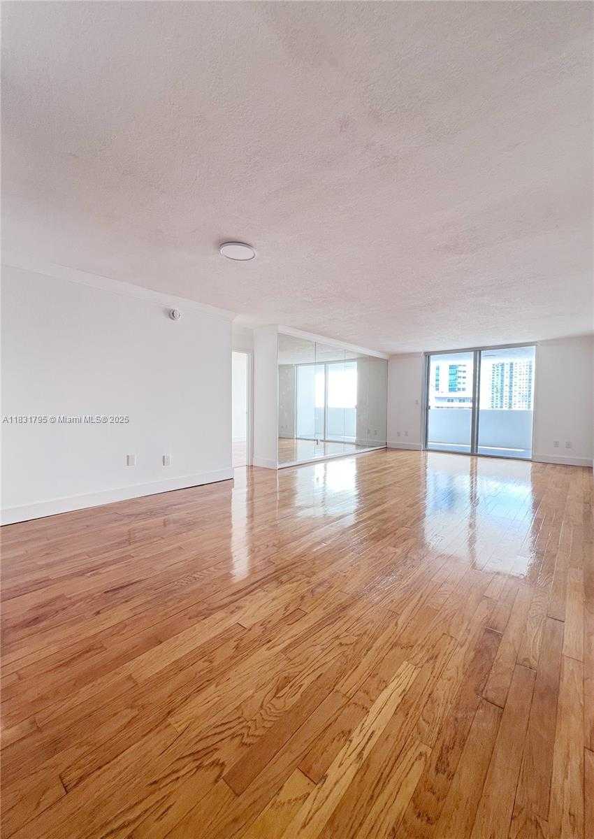 Small Image of 1420 BRICKELL BAY DR #PH4B, Miami Number 25