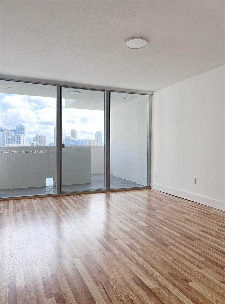 Small Image of 1420 BRICKELL BAY DR #PH4B, Miami Number 26