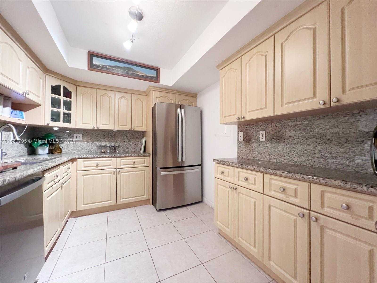 Small Image of 1420 BRICKELL BAY DR #PH4B, Miami Number 3