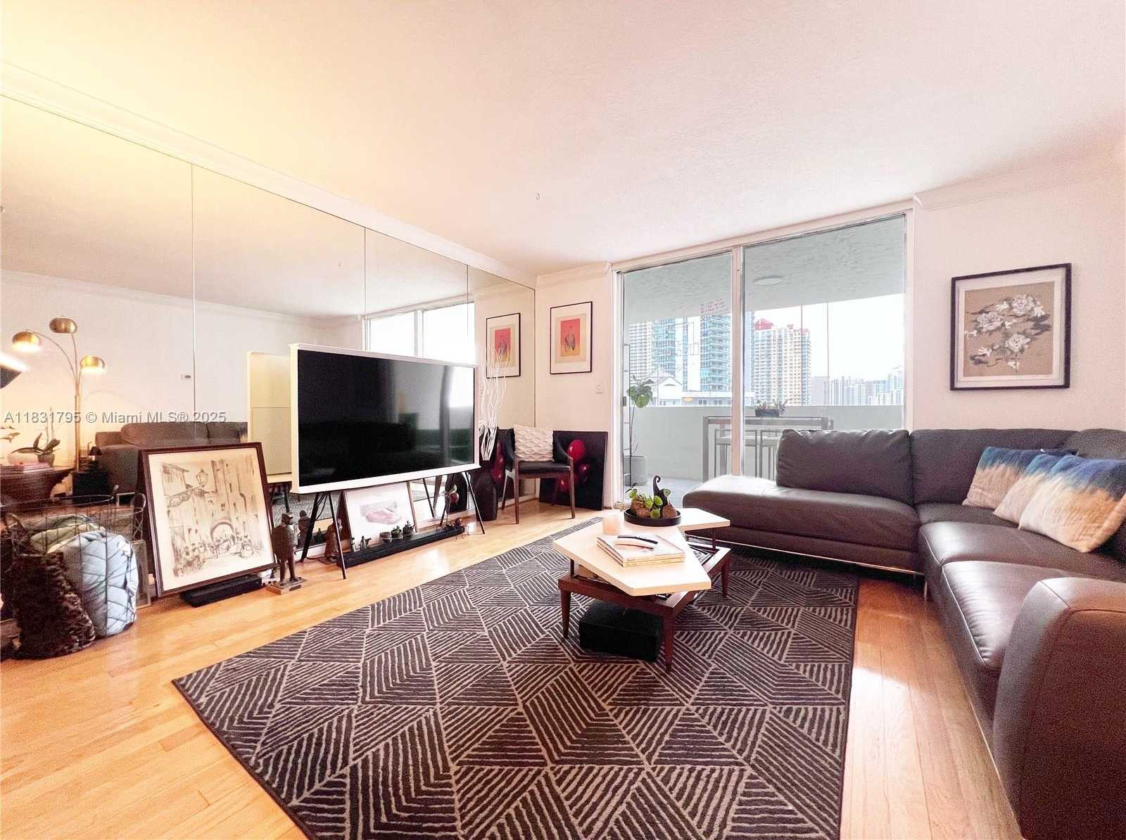 Small Image of 1420 BRICKELL BAY DR #PH4B, Miami Number 5
