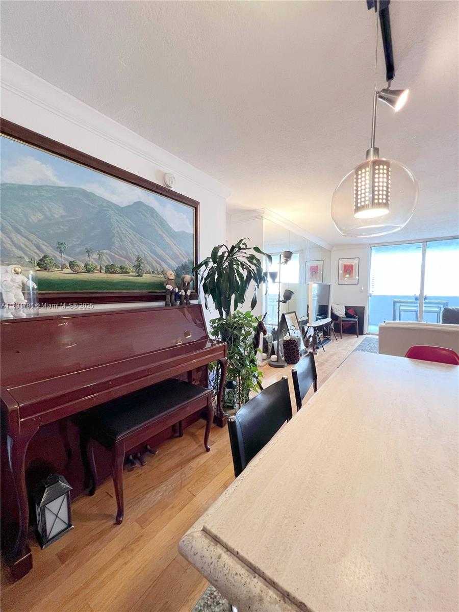 Small Image of 1420 BRICKELL BAY DR #PH4B, Miami Number 6