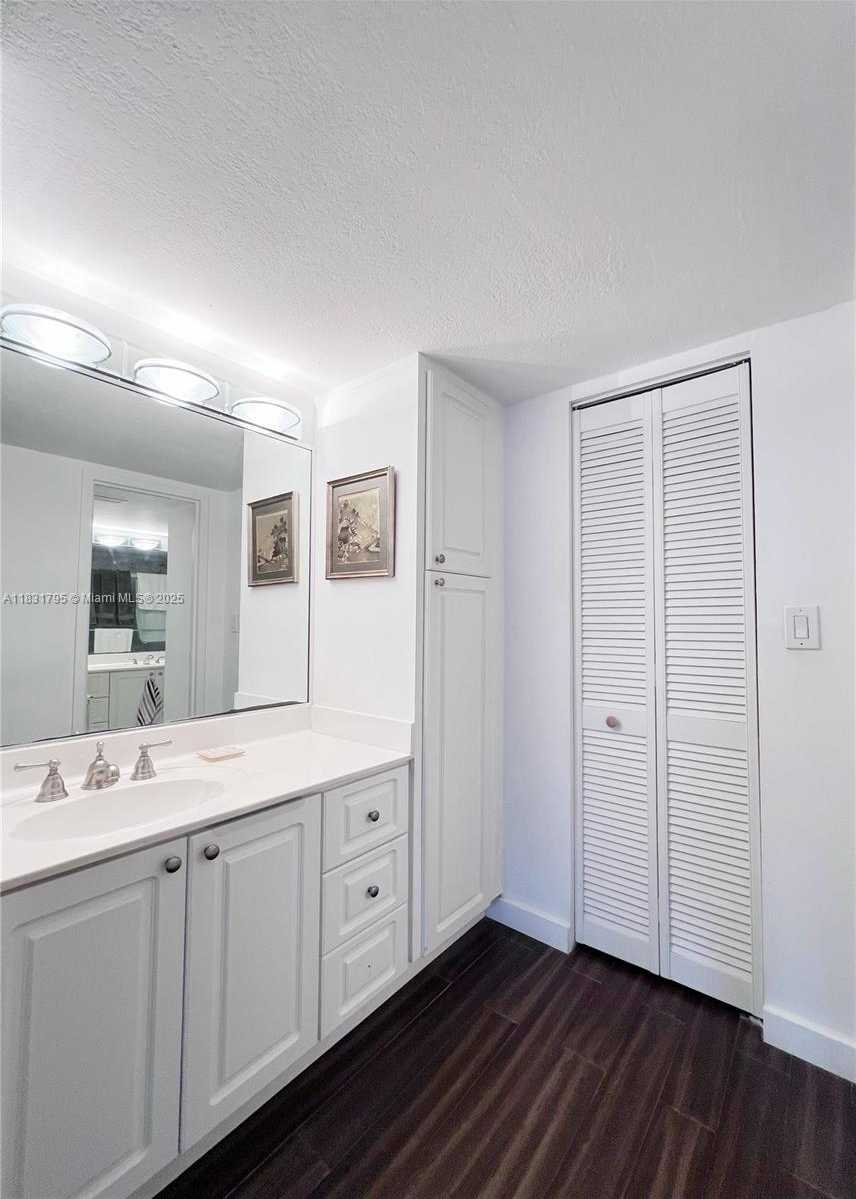 Small Image of 1420 BRICKELL BAY DR #PH4B, Miami Number 8