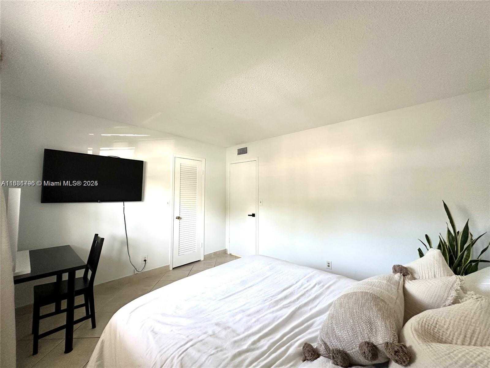 Small Image of 620 NORTH EAST 12TH AVE #102, Hallandale Beach Number 19