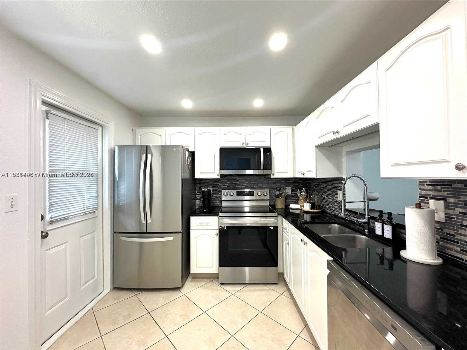 Small Image of 620 NORTH EAST 12TH AVE #102, Hallandale Beach Number 8