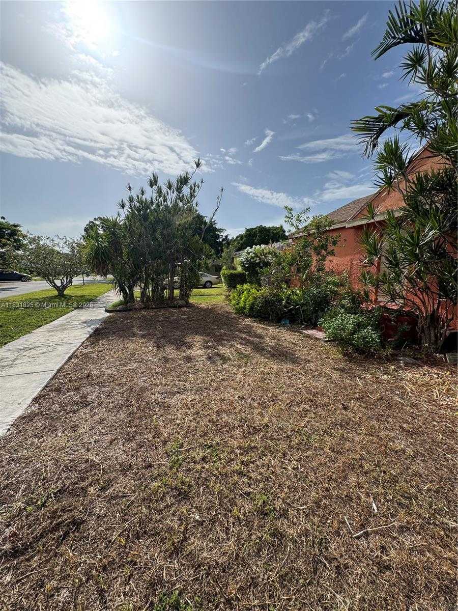 Small Image of 6410 SOUTH WEST 39TH ST #6410, Miami Number 3