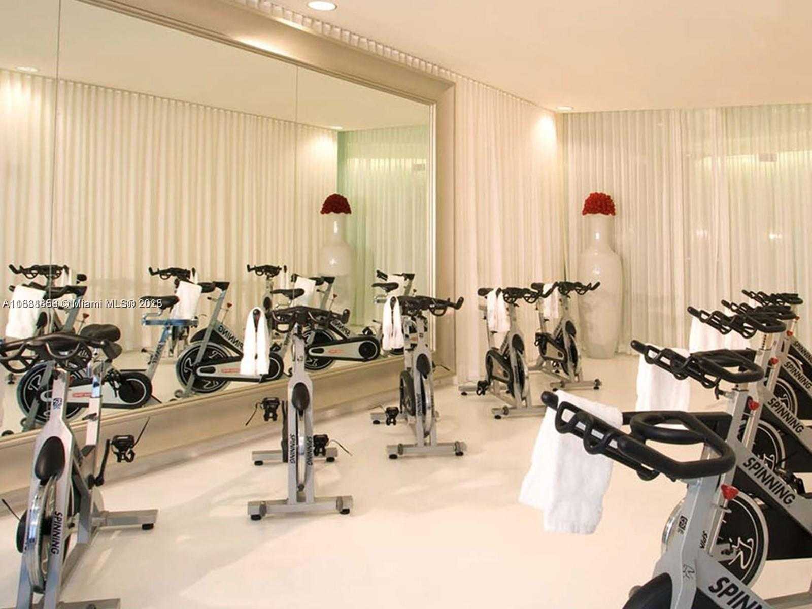 Small Image of 485 BRICKELL AVE #2706, Miami Number 12