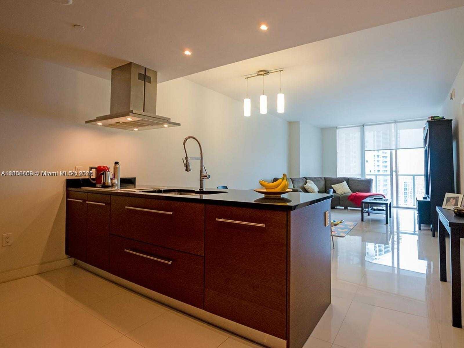 Small Image of 485 BRICKELL AVE #2706, Miami Number 4