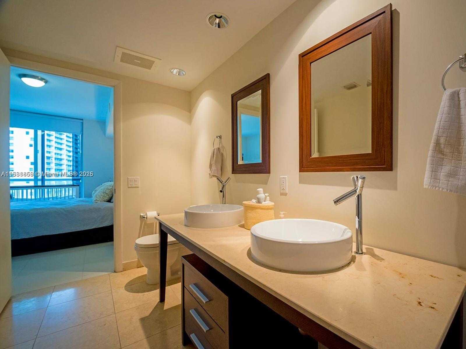 Small Image of 485 BRICKELL AVE #2706, Miami Number 9