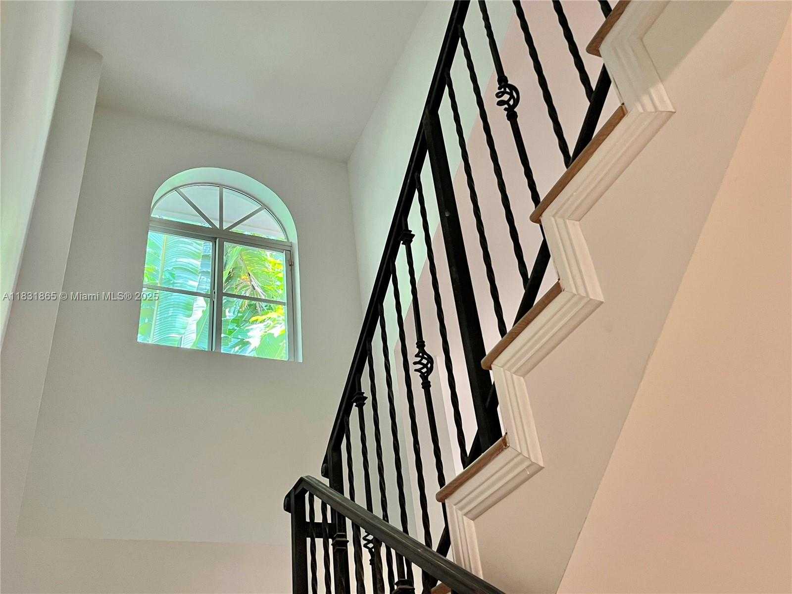Small Image of 4110 PAMONA AVE #N/A, Miami Number 10