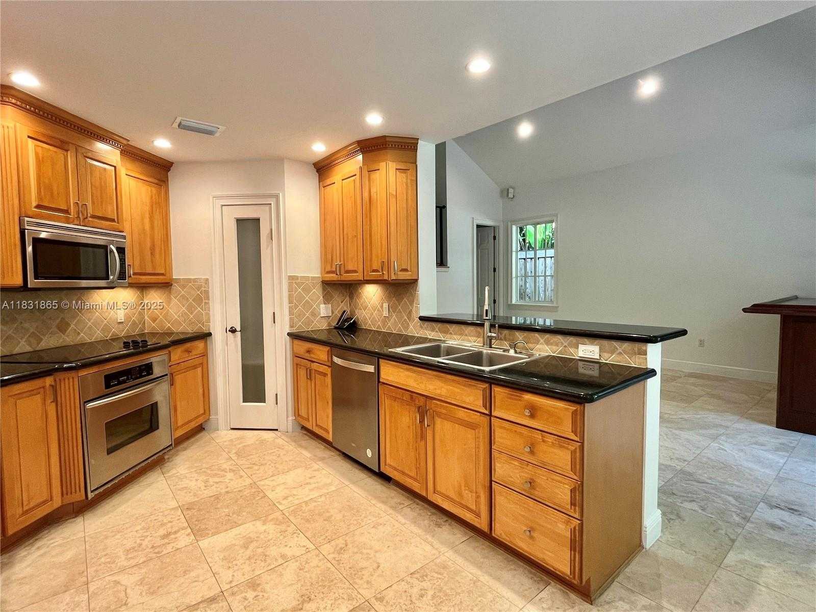 Small Image of 4110 PAMONA AVE #N/A, Miami Number 15