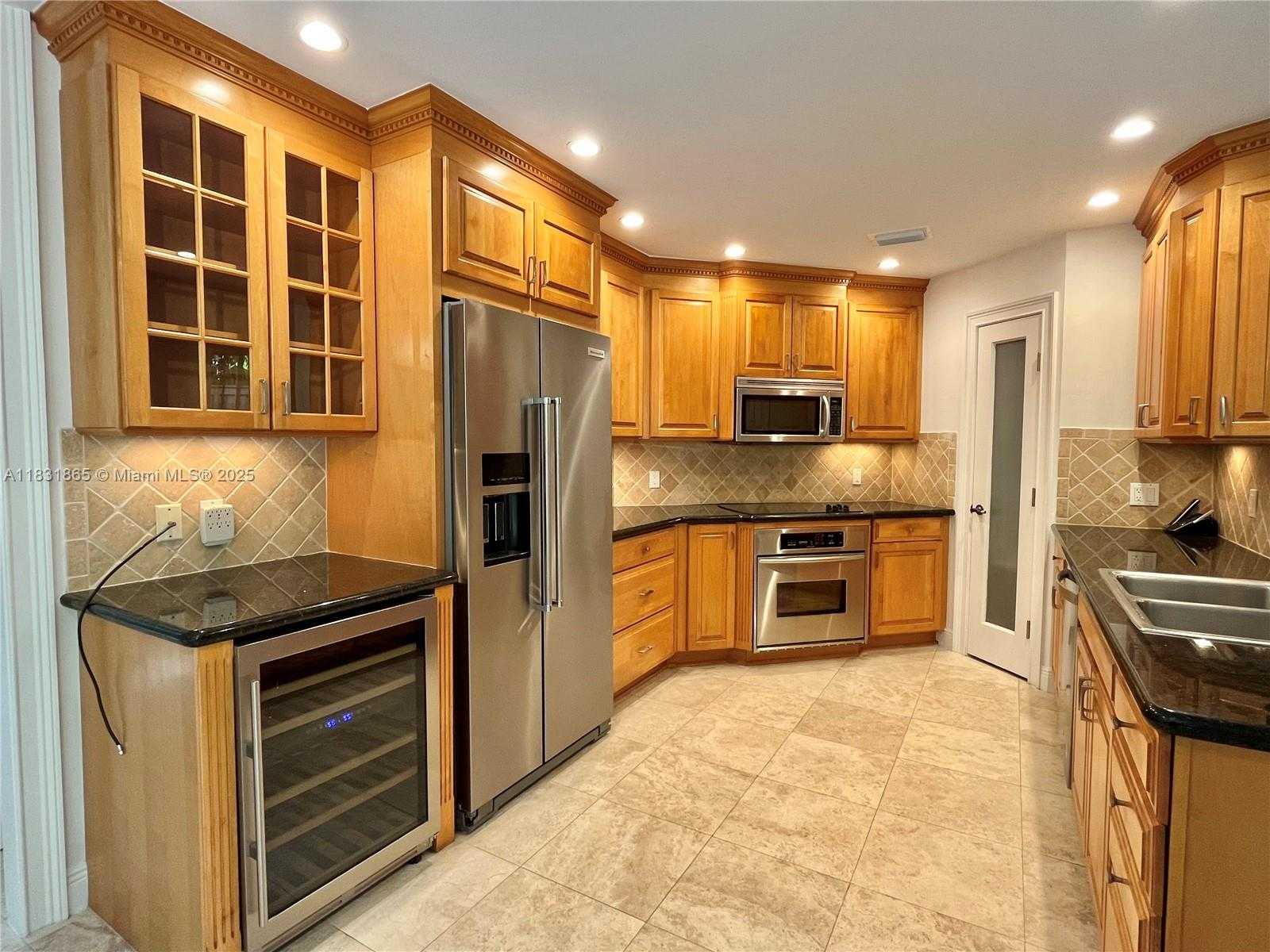 Small Image of 4110 PAMONA AVE #N/A, Miami Number 16