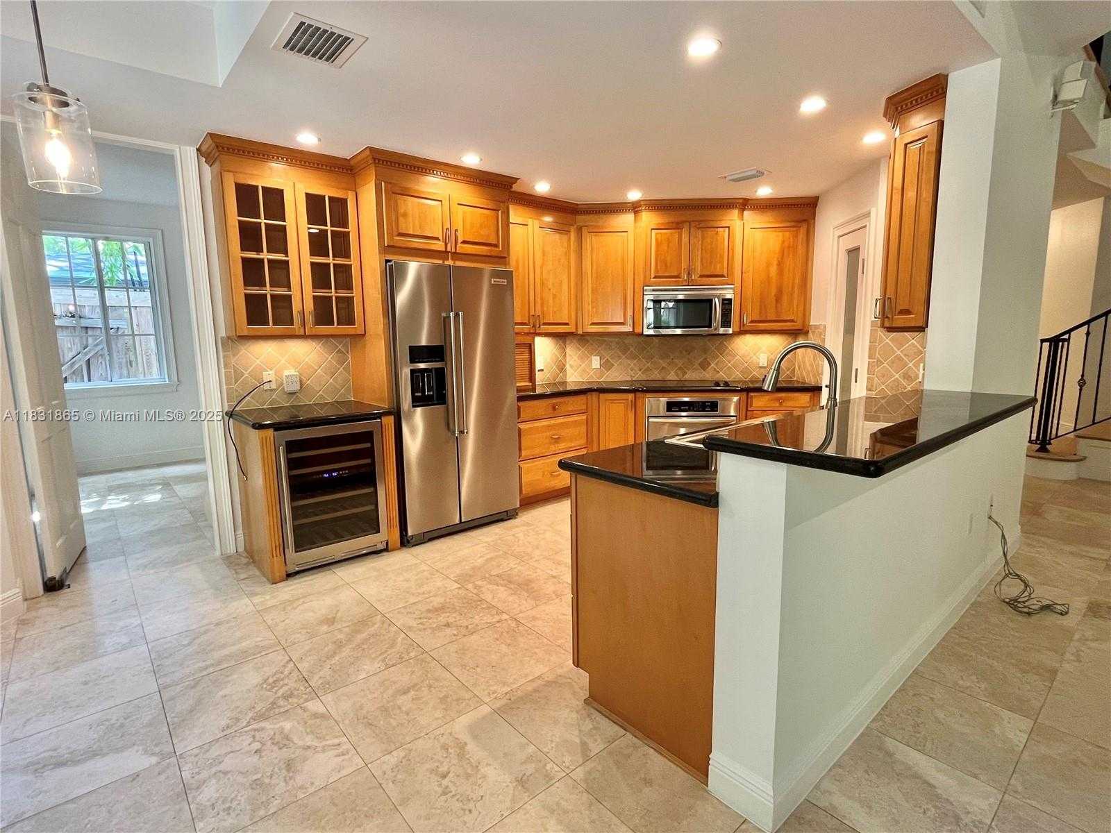 Small Image of 4110 PAMONA AVE #N/A, Miami Number 17