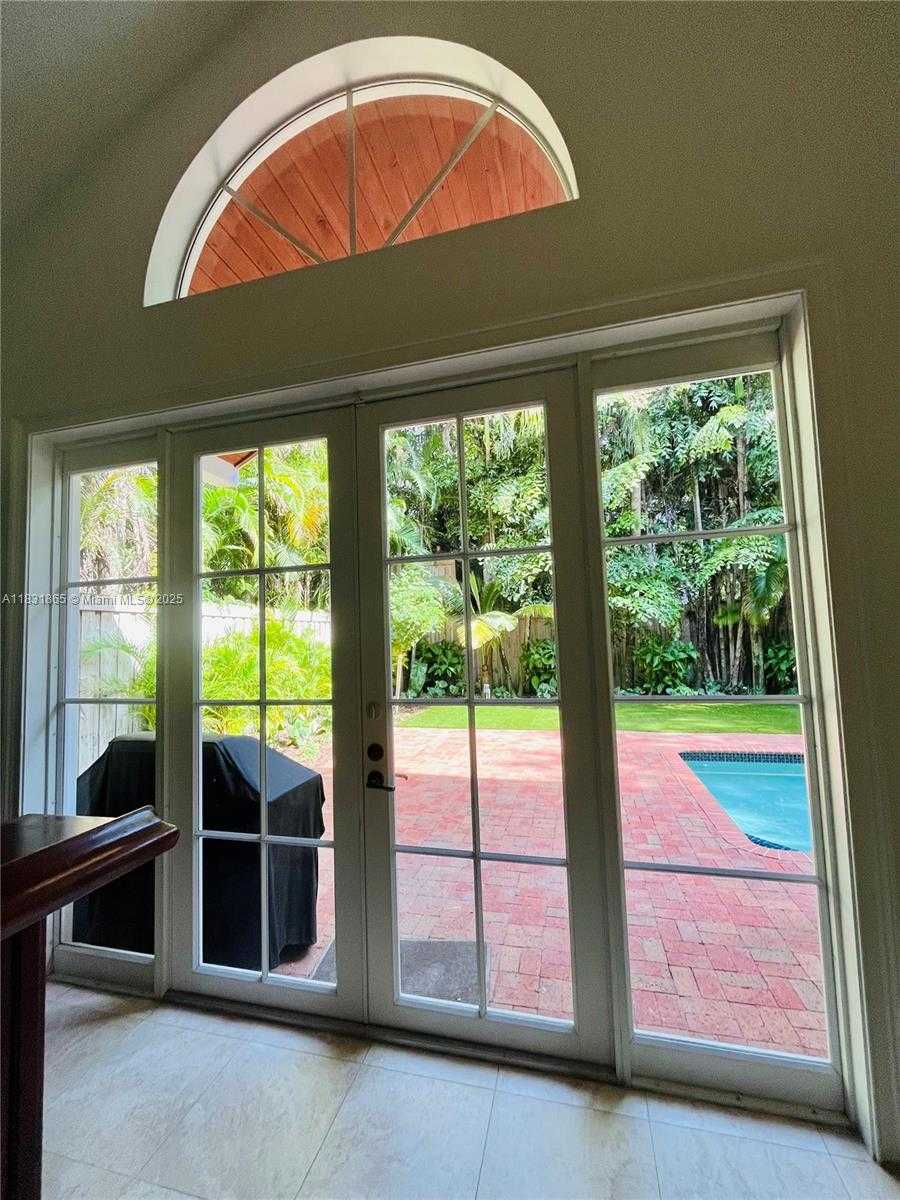 Small Image of 4110 PAMONA AVE #N/A, Miami Number 18