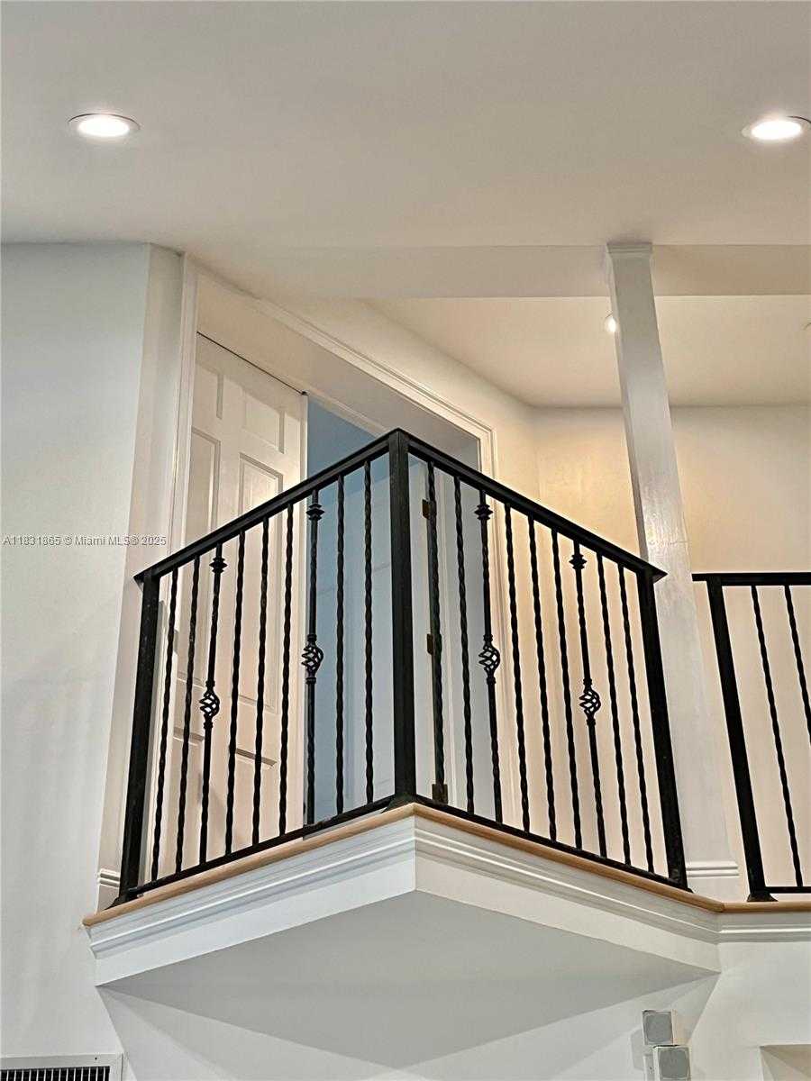 Small Image of 4110 PAMONA AVE #N/A, Miami Number 24