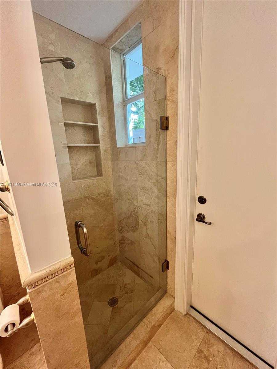 Small Image of 4110 PAMONA AVE #N/A, Miami Number 27
