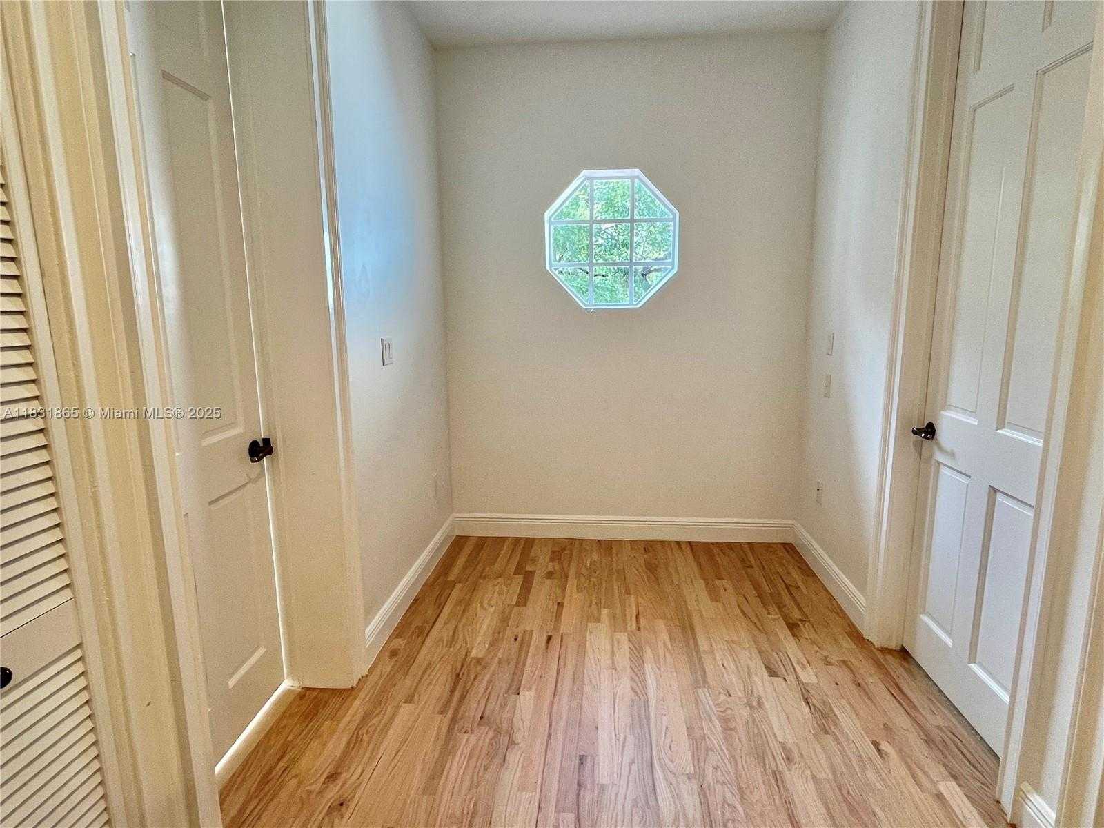Small Image of 4110 PAMONA AVE #N/A, Miami Number 33