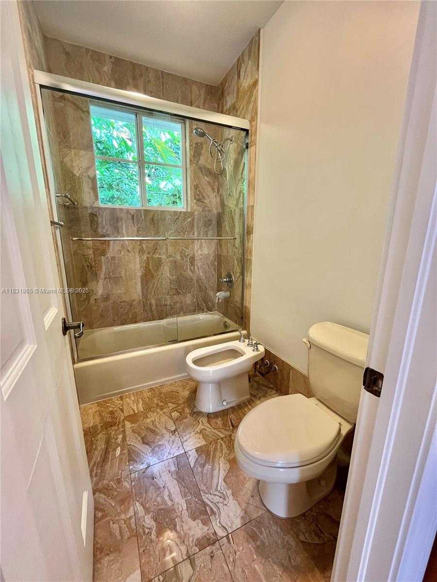 Small Image of 4110 PAMONA AVE #N/A, Miami Number 35