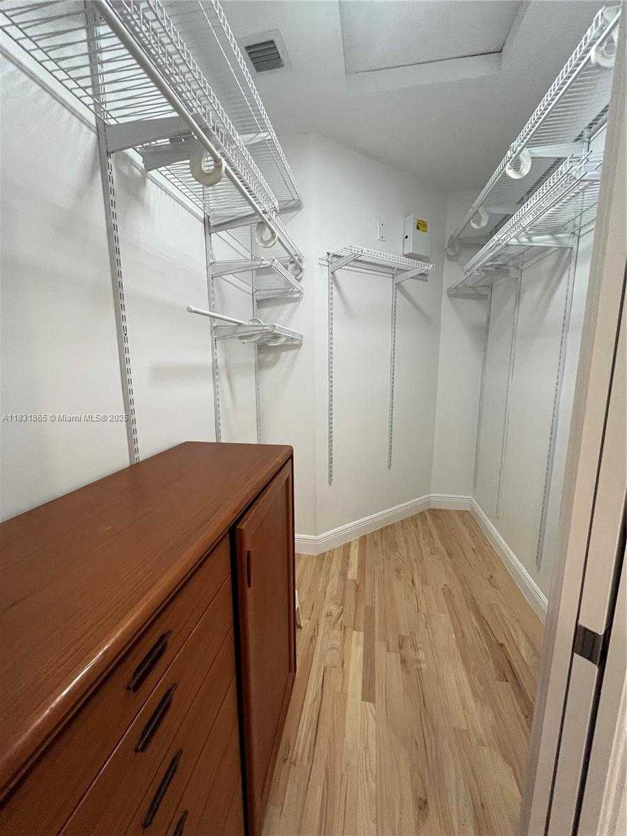 Small Image of 4110 PAMONA AVE #N/A, Miami Number 43