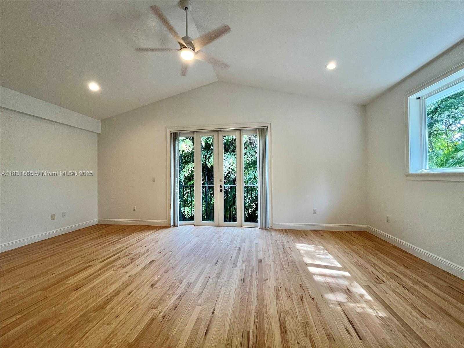 Small Image of 4110 PAMONA AVE #N/A, Miami Number 44