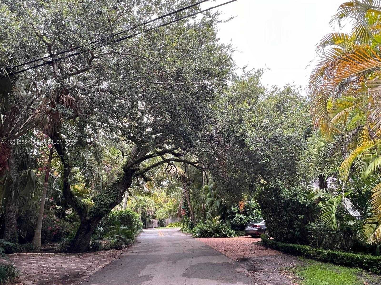 Small Image of 4110 PAMONA AVE #N/A, Miami Number 5