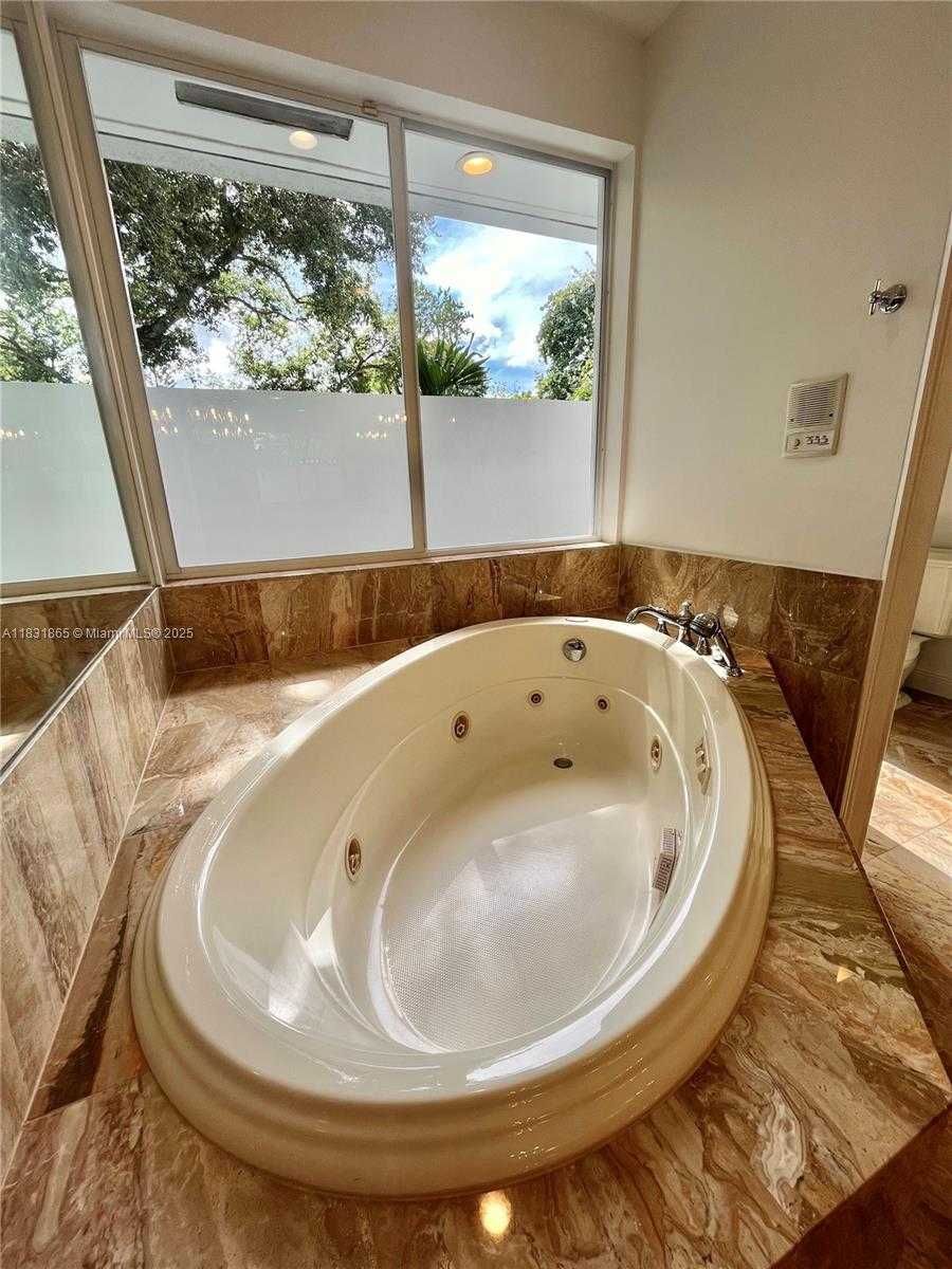 Small Image of 4110 PAMONA AVE #N/A, Miami Number 54