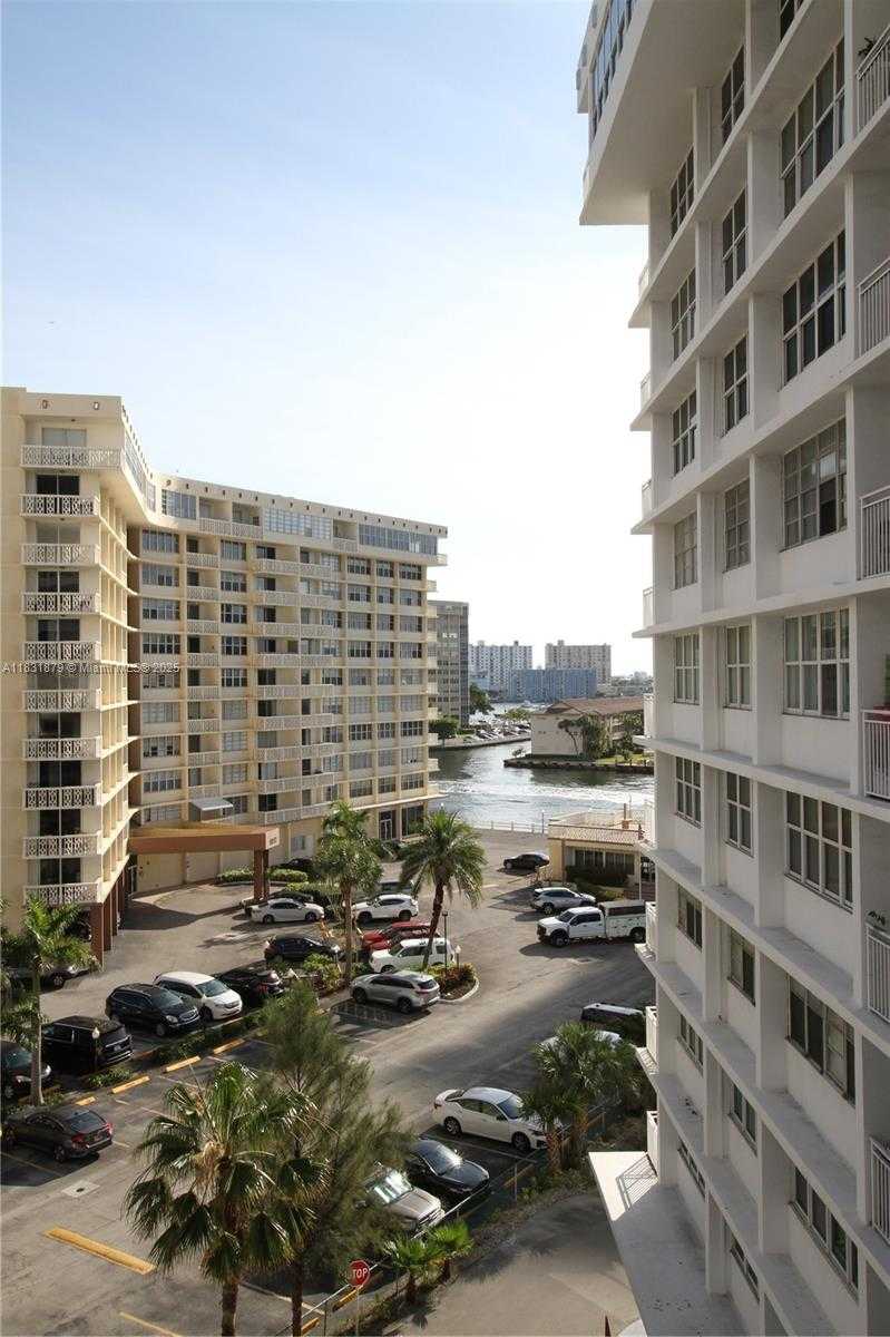 Small Image of 1801 SOUTH OCEAN DR #641, Hallandale Beach Number 12
