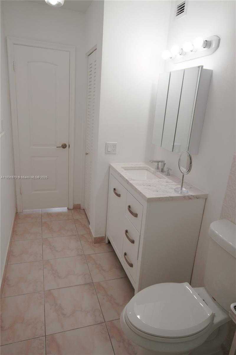 Small Image of 1801 SOUTH OCEAN DR #641, Hallandale Beach Number 14