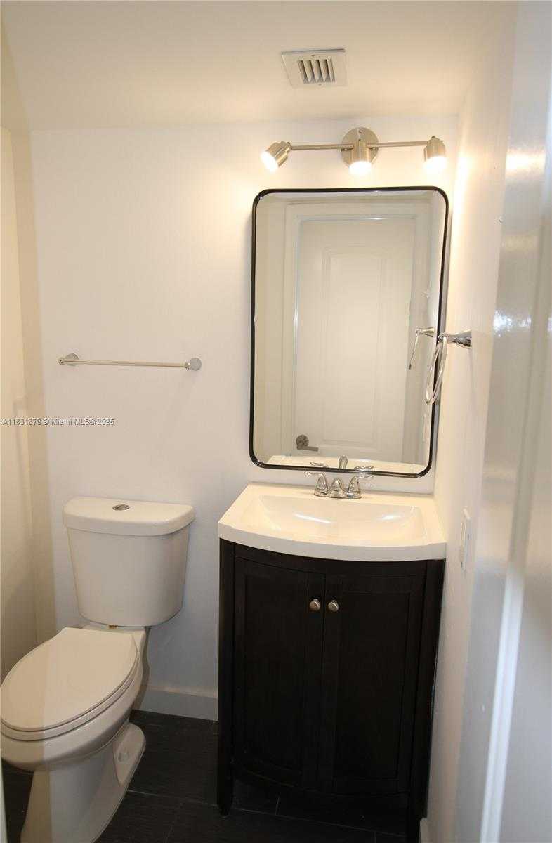 Small Image of 1801 SOUTH OCEAN DR #641, Hallandale Beach Number 20