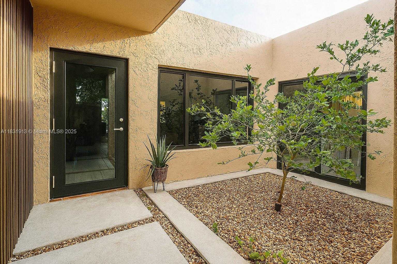 Small Image of 7441 BAY HILL DR #7441, Hialeah Number 10