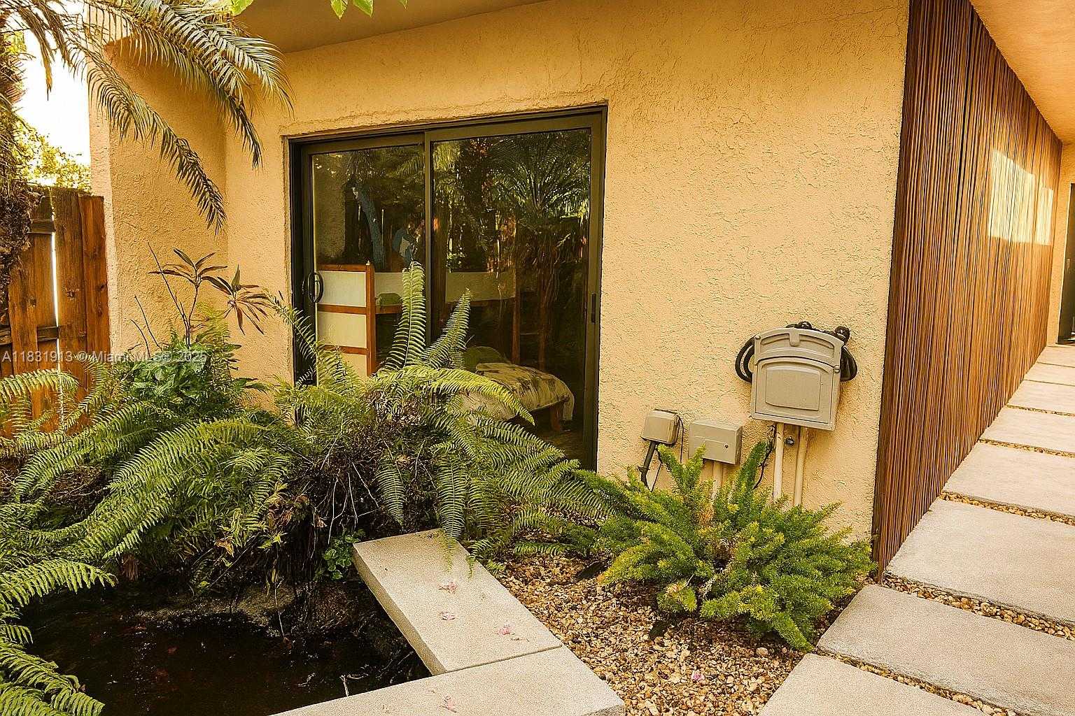 Small Image of 7441 BAY HILL DR #7441, Hialeah Number 11
