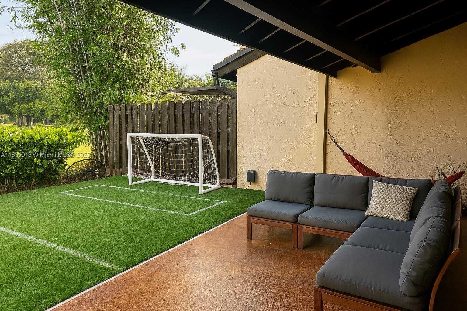 Small Image of 7441 BAY HILL DR #7441, Hialeah Number 13