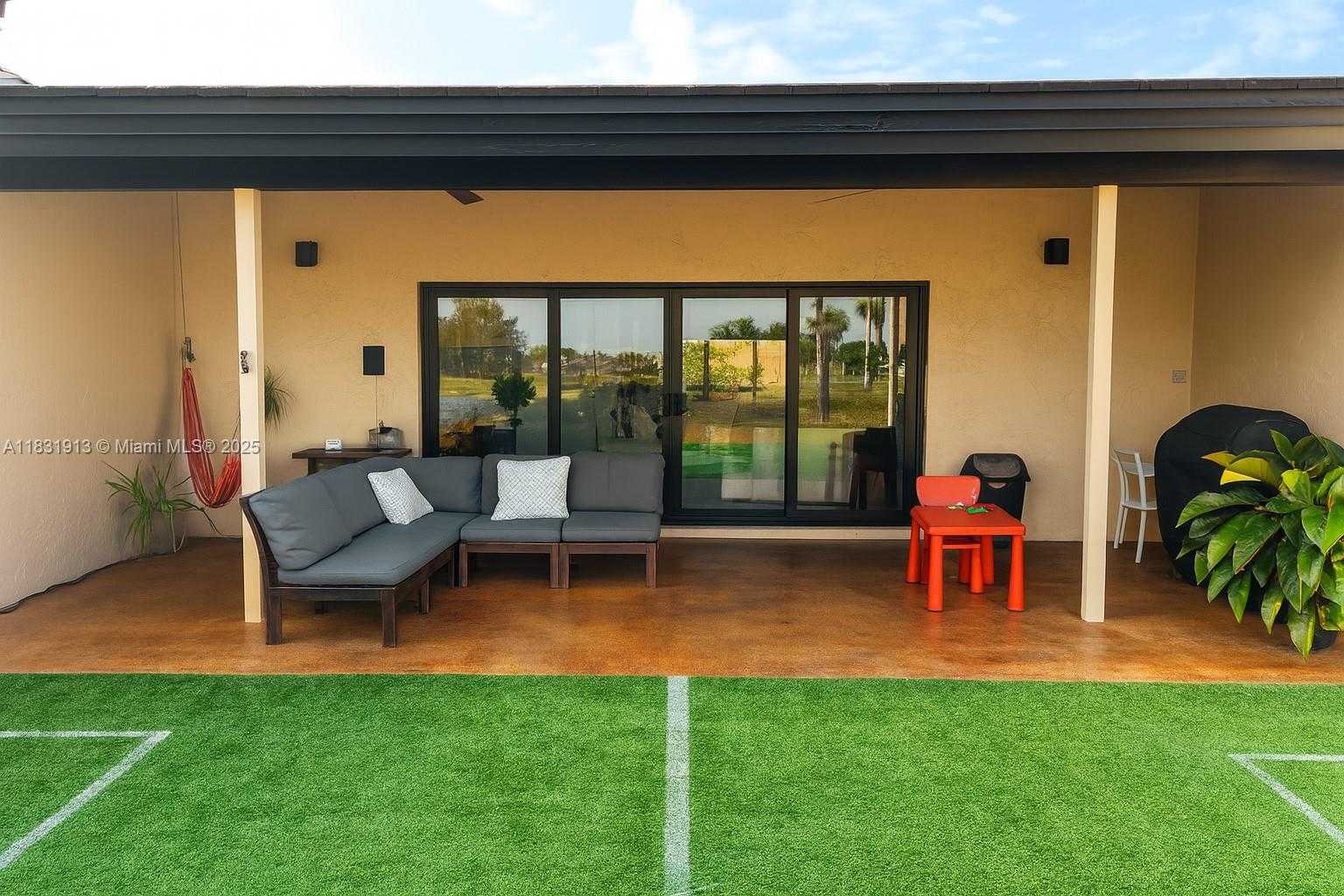 Small Image of 7441 BAY HILL DR #7441, Hialeah Number 16
