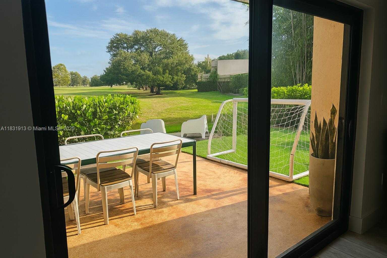 Small Image of 7441 BAY HILL DR #7441, Hialeah Number 19