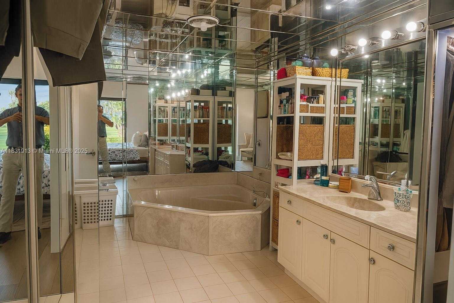 Small Image of 7441 BAY HILL DR #7441, Hialeah Number 20