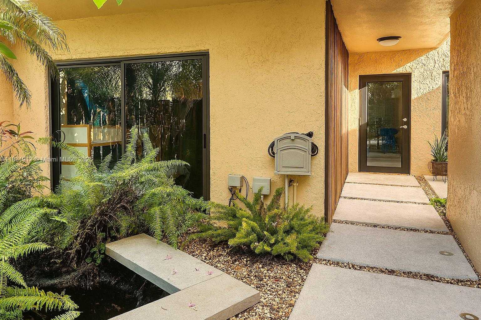 Small Image of 7441 BAY HILL DR #7441, Hialeah Number 29