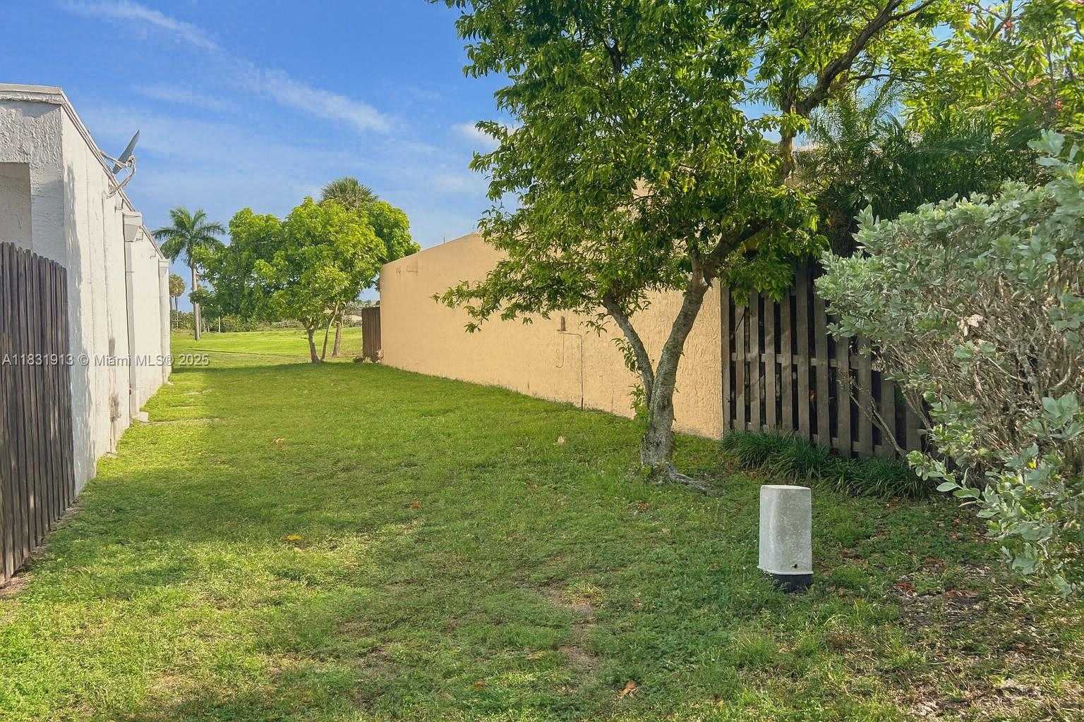 Small Image of 7441 BAY HILL DR #7441, Hialeah Number 30
