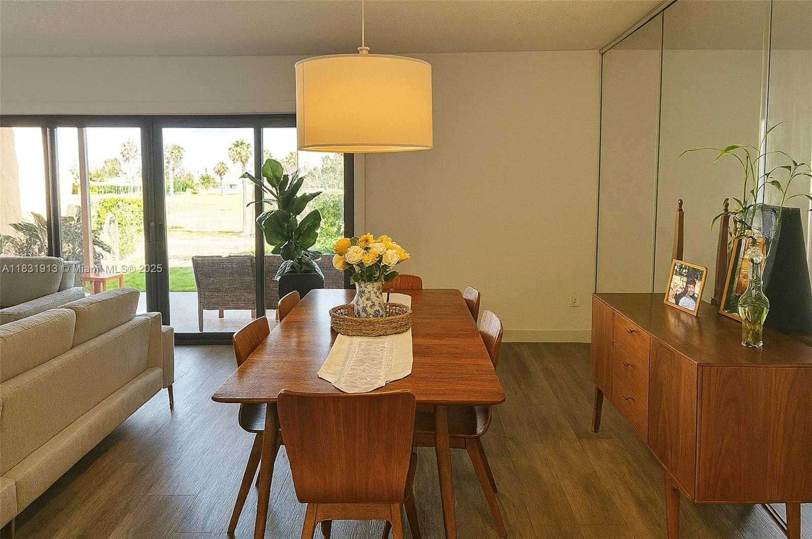 Small Image of 7441 BAY HILL DR #7441, Hialeah Number 5