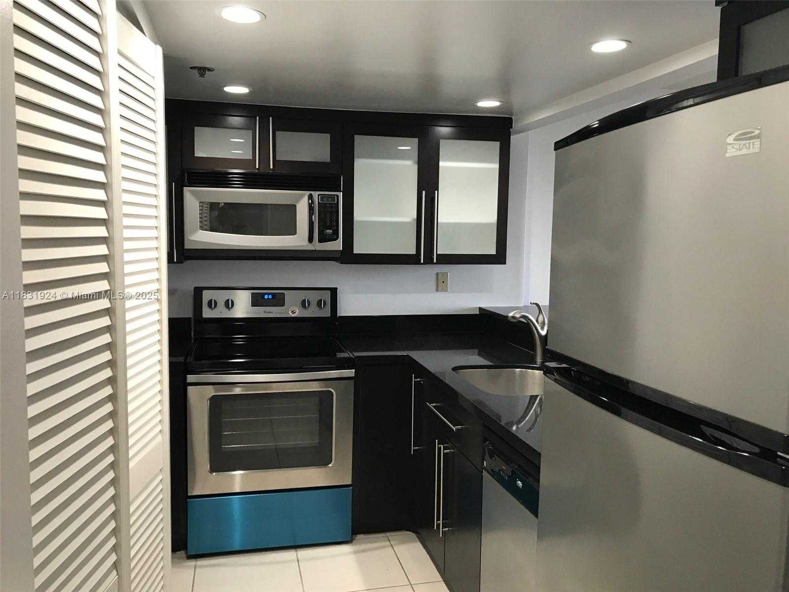 Small Image of 540 BRICKELL KEY DR #1002, Miami Number 4
