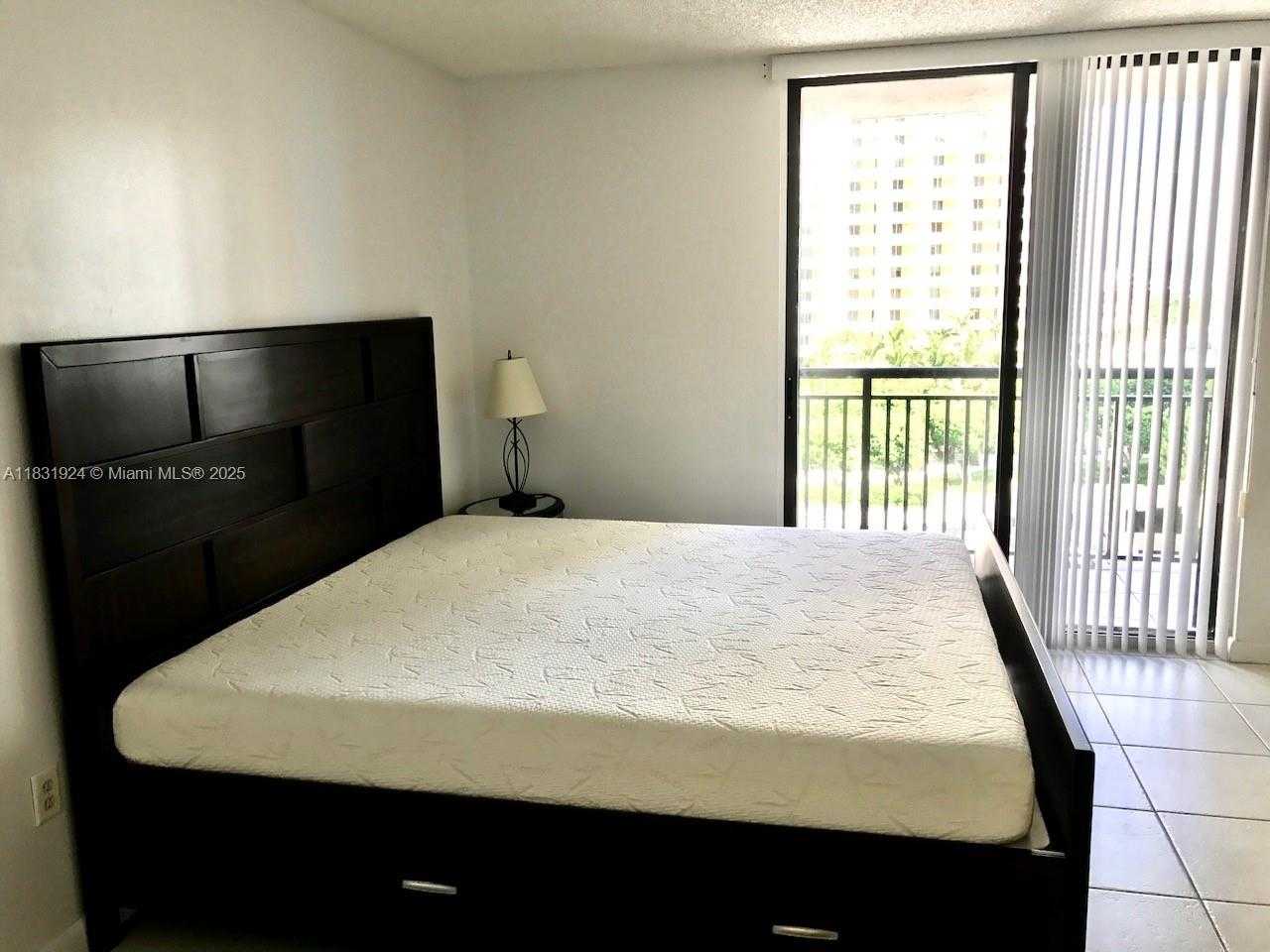 Small Image of 540 BRICKELL KEY DR #1002, Miami Number 8