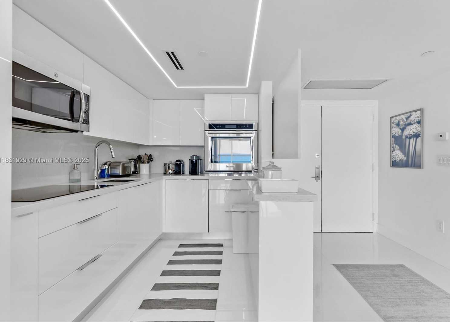 Small Image of 6301 COLLINS AVE #2103, Miami Beach Number 8