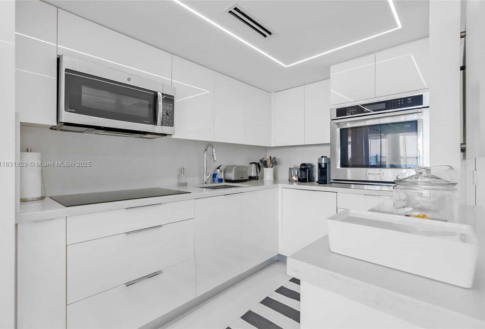 Small Image of 6301 COLLINS AVE #2103, Miami Beach Number 9