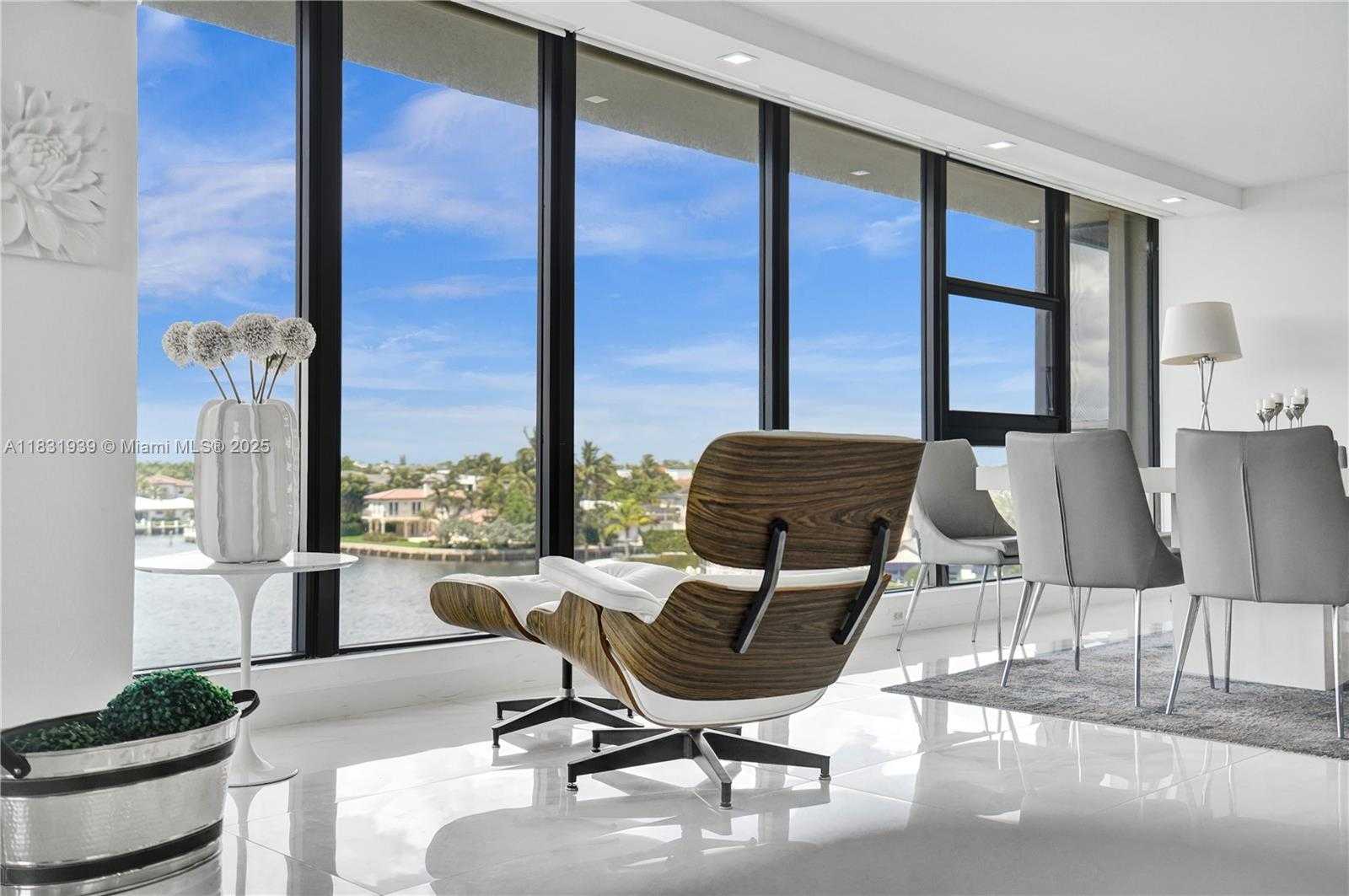 Small Image of 900 Spanish River Blvd, Boca Raton, FL 33431, USA Number 11